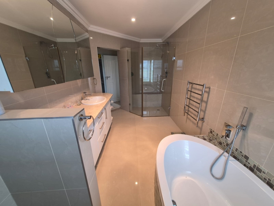 3 Bedroom Property for Sale in Boggomsbaai Western Cape